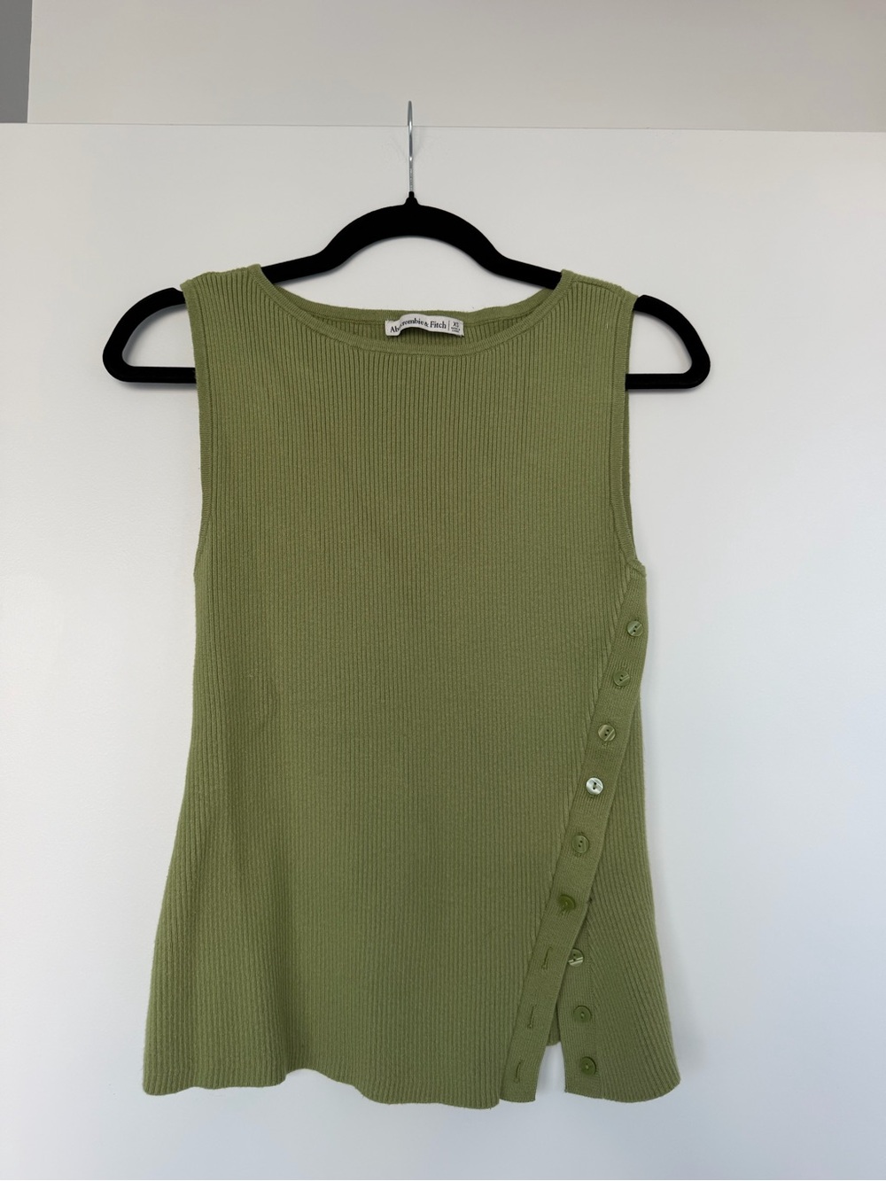 Abercrombie & Fitch Button-Accent Ribbed Tank Top